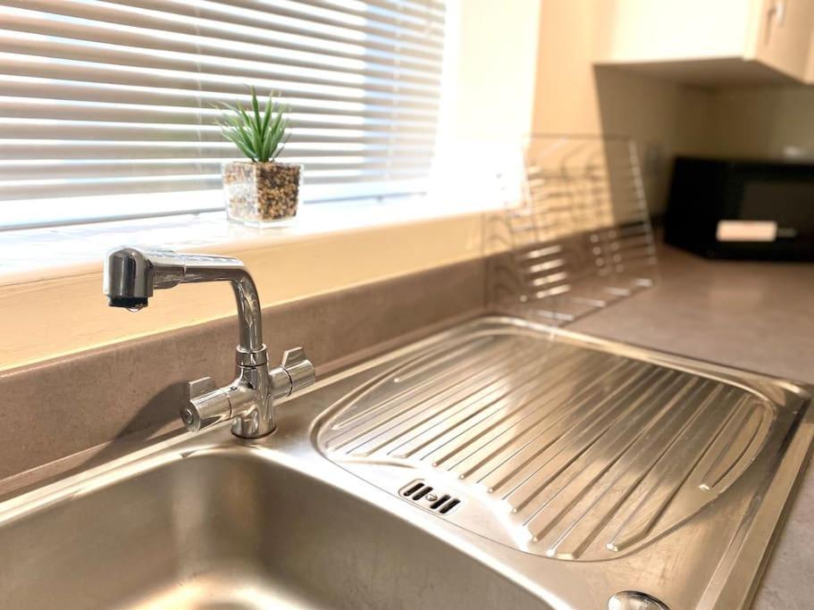 Amazing 2-Bed City Centre Apt With Parking كوفنتري المظهر الخارجي الصورة